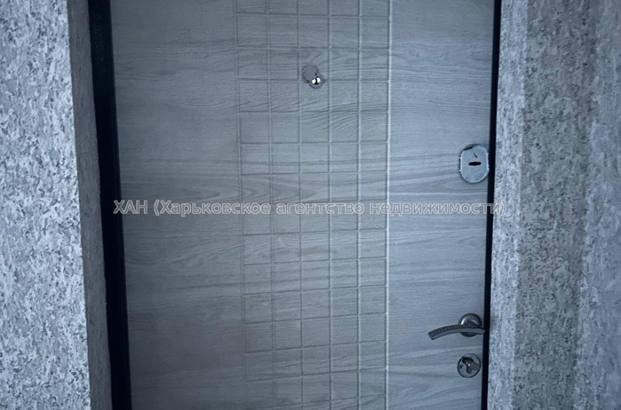 Продам квартиру, Защитников Неба ул. , 5 кім., 100 м², советский ремонт 