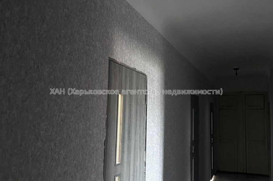 Продам квартиру, Защитников Неба ул. , 5 кім., 100 м², частичный ремонт 