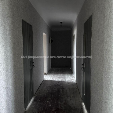 Продам квартиру, Защитников Неба ул. , 5 кім., 100 м², частичный ремонт 