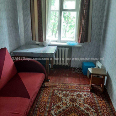 Продам квартиру, Защитников Неба ул. , 5 кім., 100 м², советский ремонт 