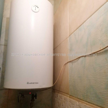 Продам квартиру, Защитников Неба ул. , 5 кім., 100 м², советский ремонт 