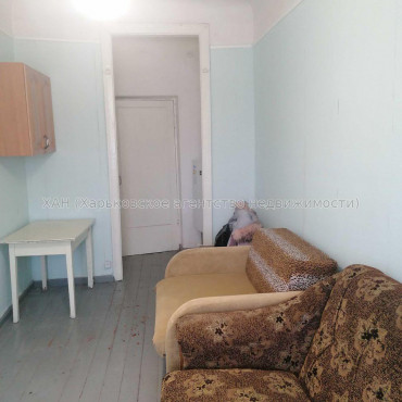 Продам квартиру, Защитников Неба ул. , 5 кім., 100 м², советский ремонт 