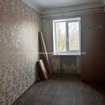 Продам квартиру, Защитников Неба ул. , 5 кім., 100 м², советский ремонт 