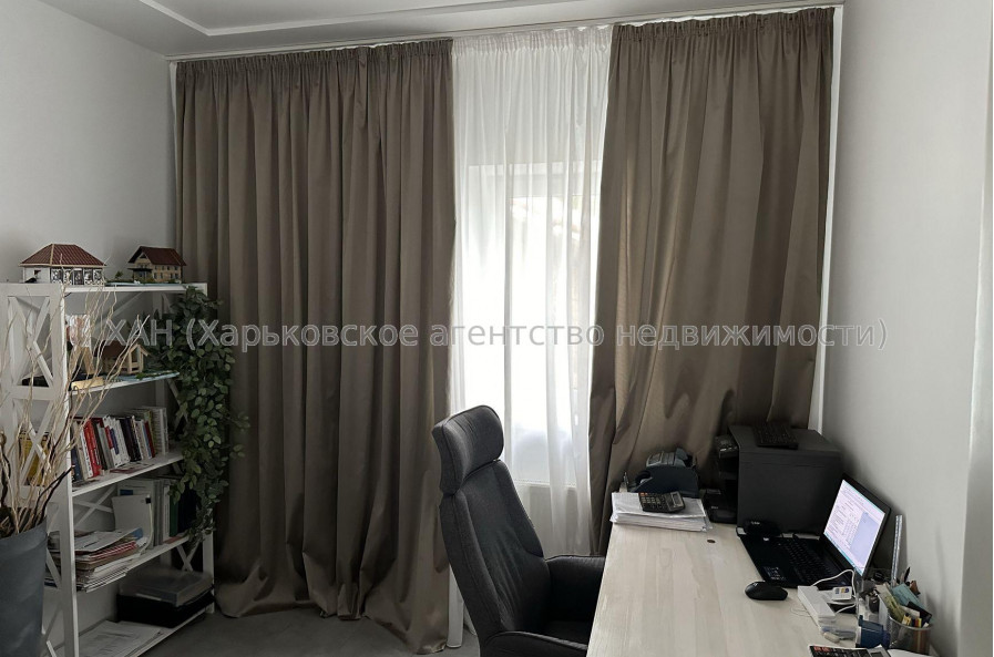 Продам дом, Юности ул. , 200 м², 5.60 сот., евроремонт 