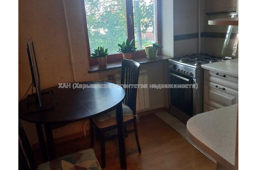 Продам квартиру, Крымская ул. , 3 кім., 62 м², капитальный ремонт 