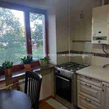 Продам квартиру, Крымская ул. , 3 кім., 62 м², капитальный ремонт 