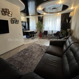 Продам квартиру, Метростроителей ул. , 3 кім., 70.60 м², евроремонт