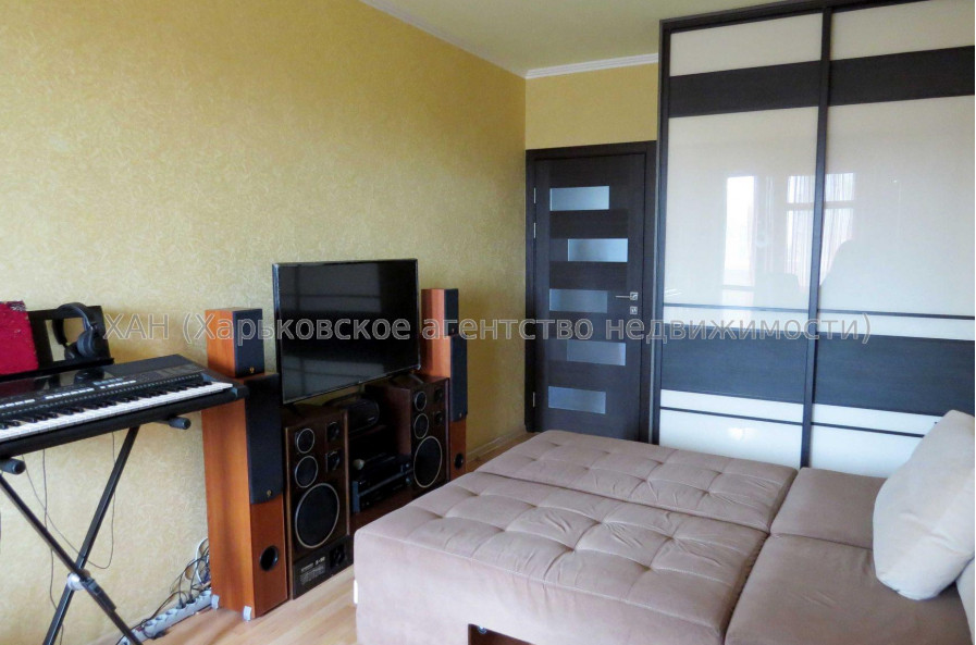 Продам квартиру, Амосова ул. , 3 кім., 65.90 м², евроремонт 