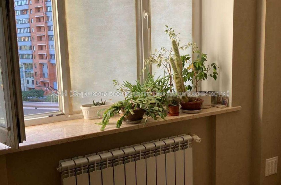 Продам квартиру, Александра Олеся ул. , 2  ком., 56.40 м², авторский дизайн 