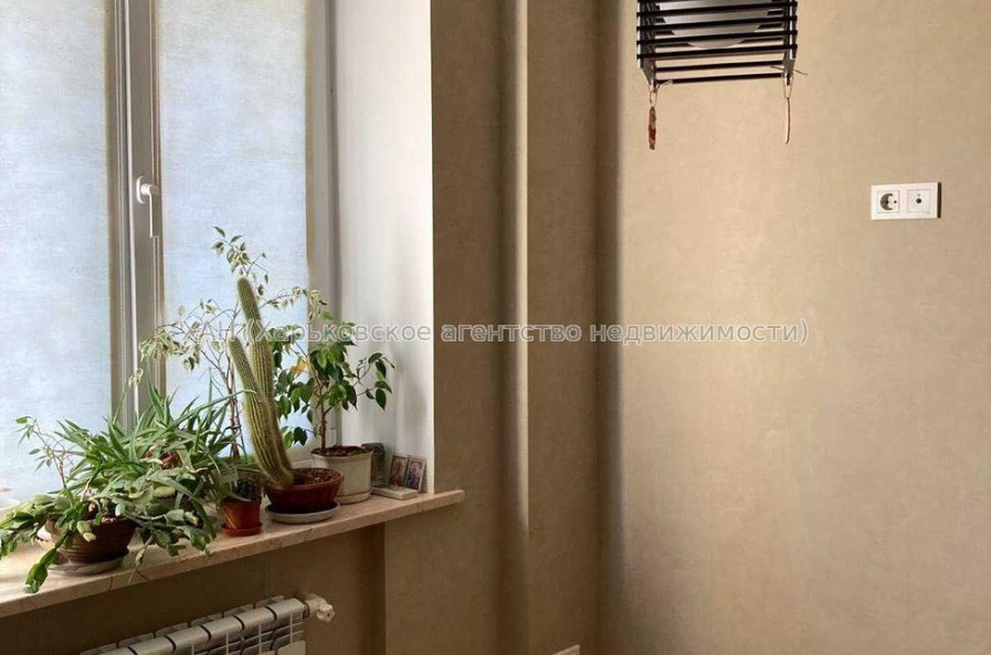 Продам квартиру, Александра Олеся ул. , 2  ком., 56.40 м², авторский дизайн 