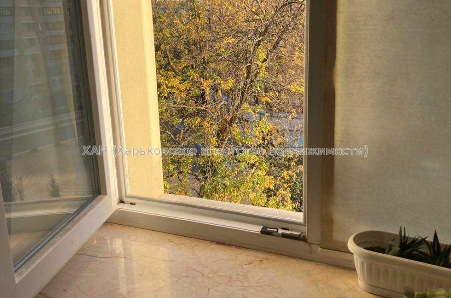 Продам квартиру, Александра Олеся ул. , 2  ком., 56.40 м², авторский дизайн 