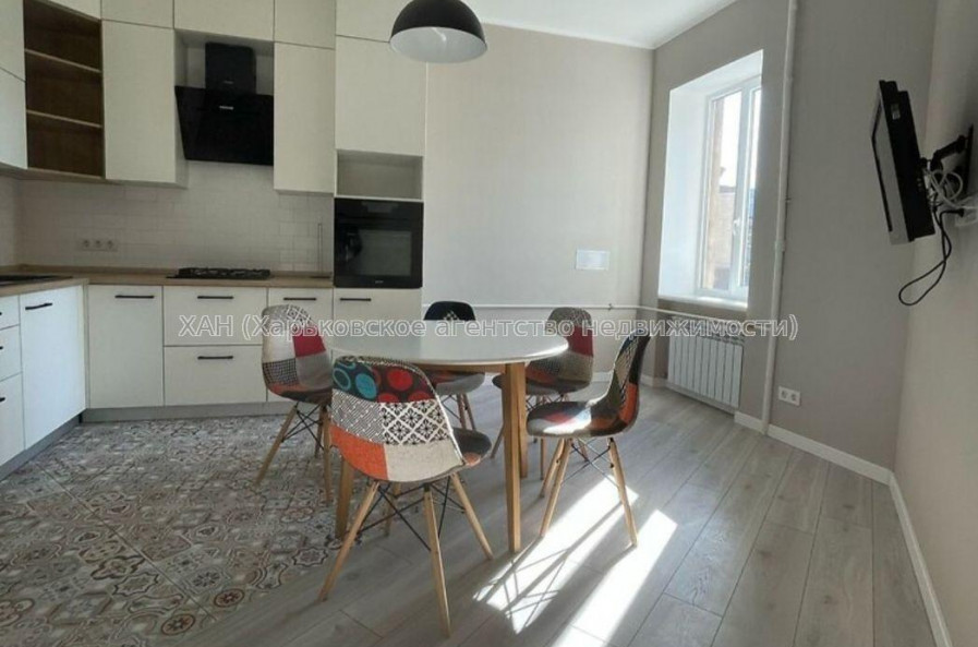 Продам квартиру, Крымская ул. , 3 кім., 70.60 м², евроремонт 