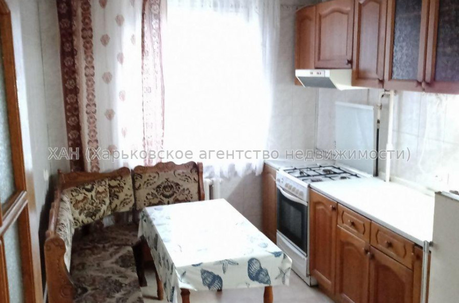 Продам квартиру, Ньютона ул. , 3 кім., 60 м², косметический ремонт 