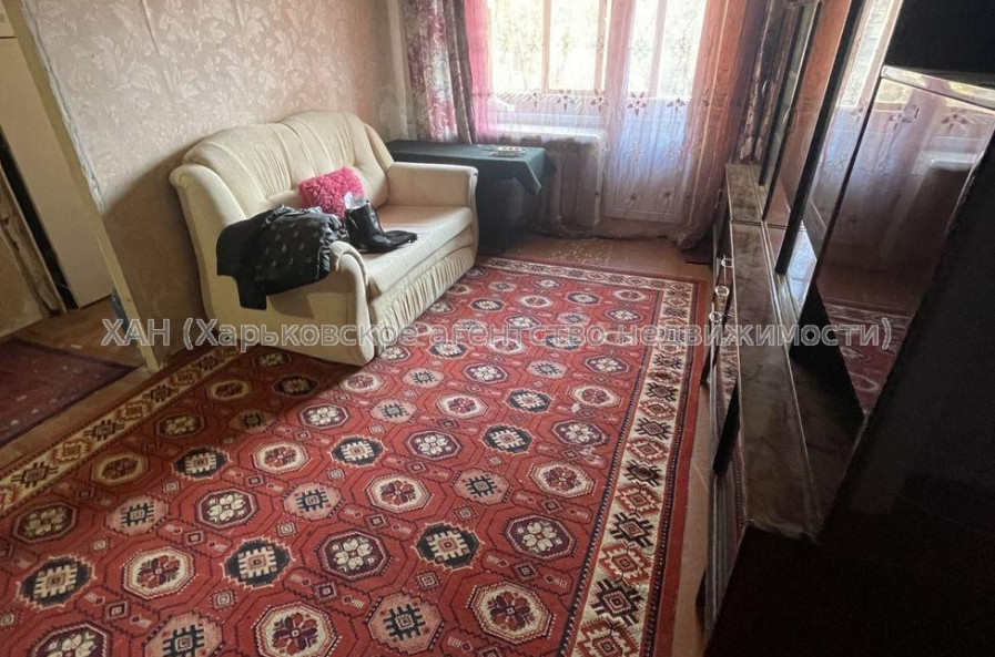 Продам квартиру, Харьковских Дивизий ул. , 2 кім., 43 м², советский ремонт 