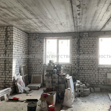Продам квартиру, Малиновская ул. , 2  ком., 76 м², без внутренних работ 