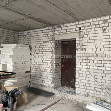 Продам квартиру, Малиновская ул. , 2  ком., 76 м², без внутренних работ 