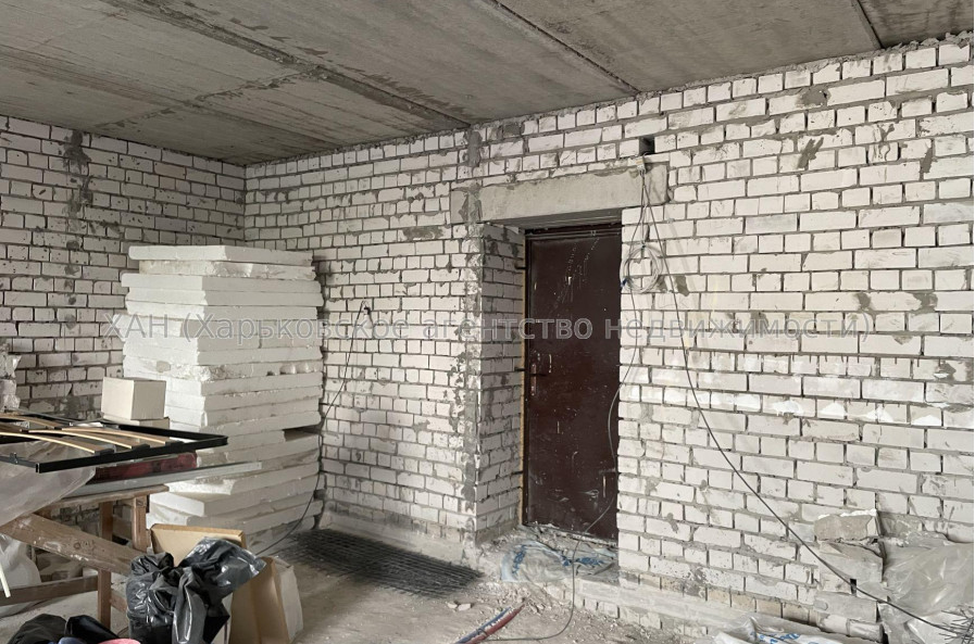 Продам квартиру, Малиновская ул. , 2 кім., 60 м², без внутренних работ 