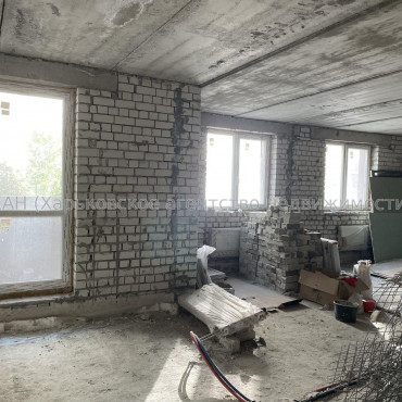 Продам квартиру, Малиновская ул. , 2  ком., 76 м², без внутренних работ 