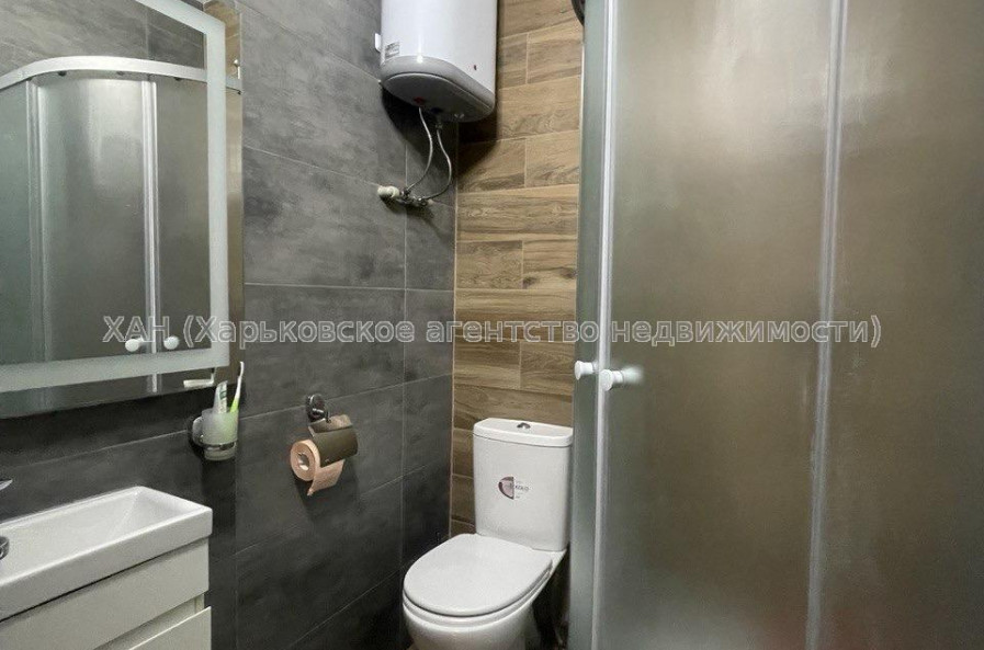 Продам квартиру, Драгоманова ул. , 1 кім., 25.20 м², капитальный ремонт 