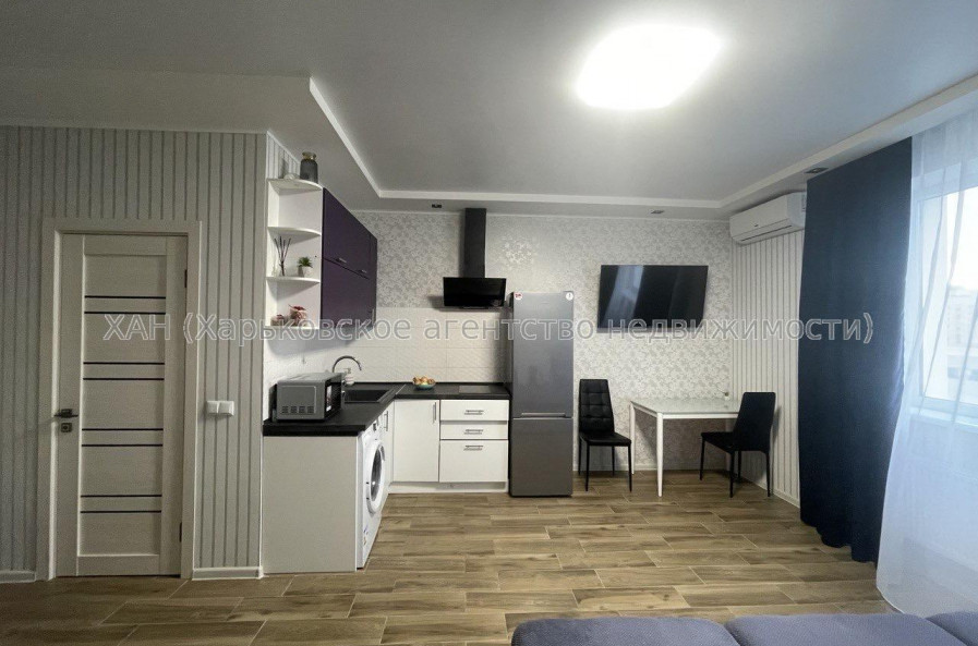 Продам квартиру, Драгоманова ул. , 1 кім., 25.20 м², капитальный ремонт 