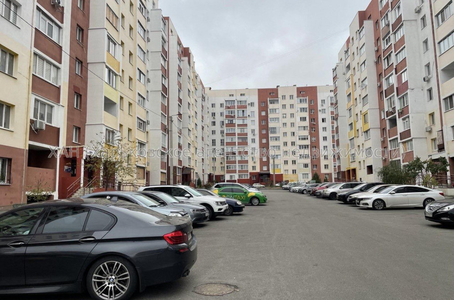 Продам квартиру, Драгоманова ул. , 1  ком., 25.20 м², капитальный ремонт 