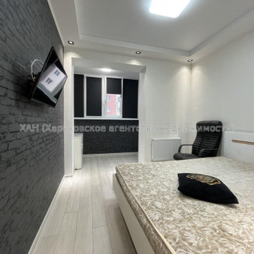 Продам квартиру, Драгоманова ул. , 1  ком., 37.20 м², евроремонт 