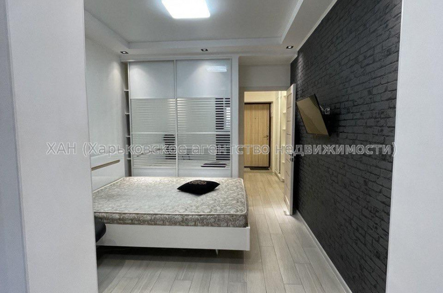 Продам квартиру, Драгоманова ул. , 1  ком., 37.20 м², евроремонт 