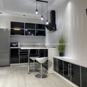 Продам квартиру, Драгоманова ул. , 1  ком., 37.20 м², евроремонт 