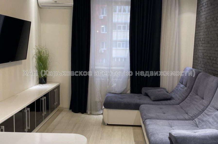 Продам квартиру, Драгоманова ул. , 1  ком., 37.20 м², евроремонт 