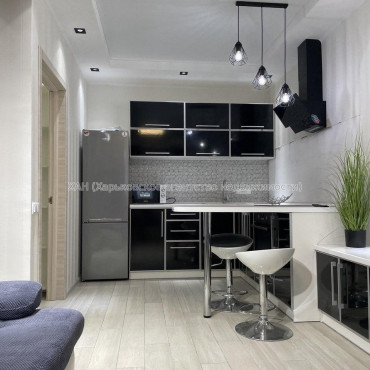 Продам квартиру, Драгоманова ул. , 1  ком., 37.20 м², евроремонт 