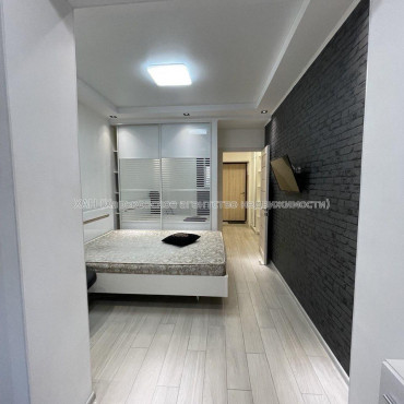 Продам квартиру, Драгоманова ул. , 1  ком., 37.20 м², евроремонт 