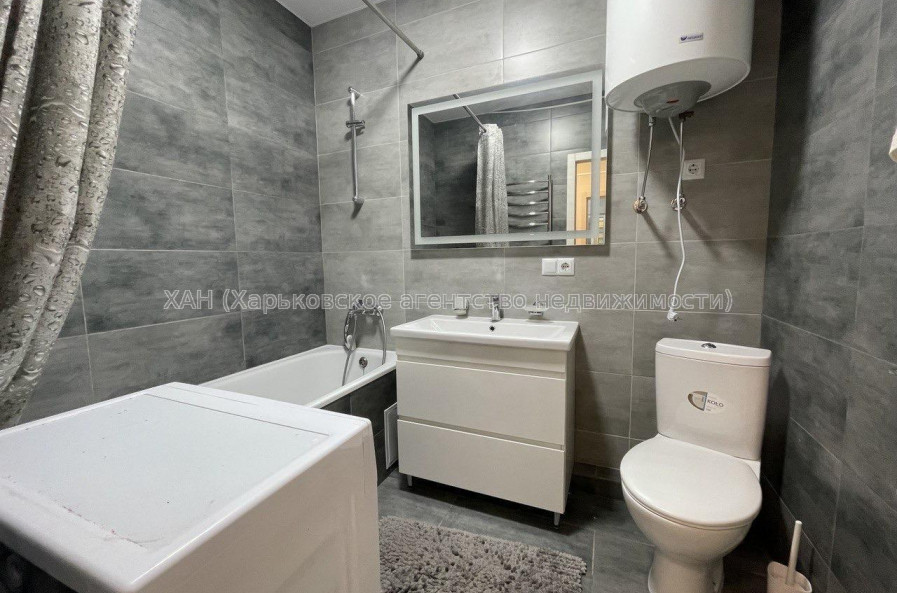 Продам квартиру, Драгоманова ул. , 1  ком., 37.20 м², евроремонт 