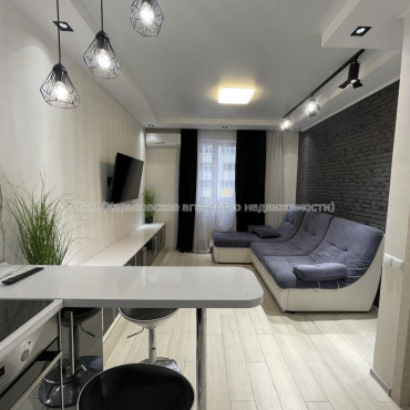 Продам квартиру, Драгоманова ул. , 1  ком., 37.20 м², евроремонт 