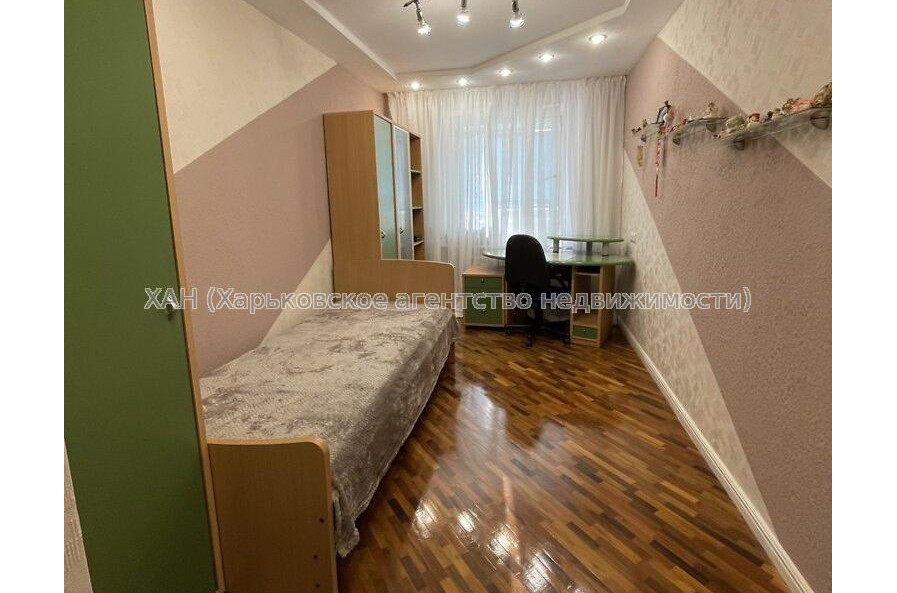 Продам квартиру, Героев Харькова просп. , 3  ком., 81.10 м², капитальный ремонт 