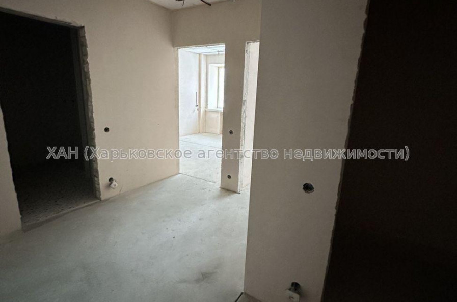 Продам квартиру, Молочная ул. , 3 кім., 89 м², частичный ремонт 