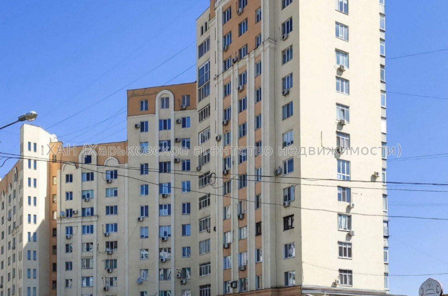 Продам квартиру, Молочная ул. , 3 кім., 89 м², частичный ремонт 