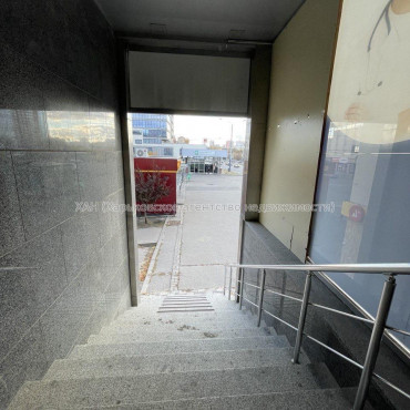 Продам нежилую недвижимость, помещение свободного назначения , 5  ком., 135 м², капитальный ремонт 