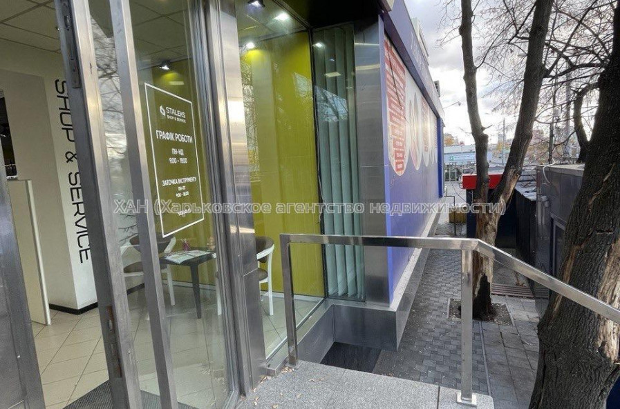 Продам нежилую недвижимость, помещение свободного назначения , 5  ком., 135 м², капитальный ремонт 