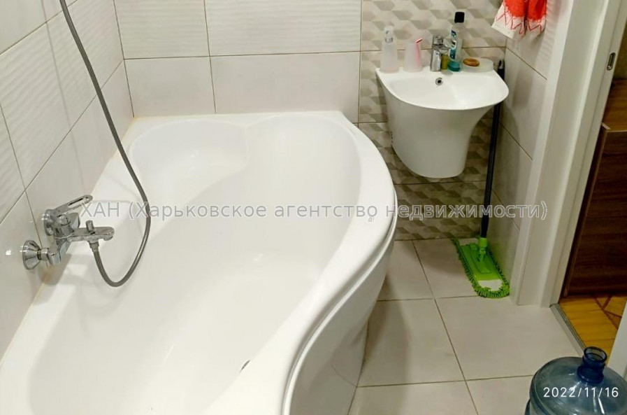 Продам квартиру, Деревянко ул. , 2  ком., 54 м², капитальный ремонт 