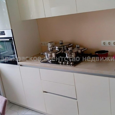 Продам квартиру, Деревянко ул. , 2 кім., 54 м², капитальный ремонт 