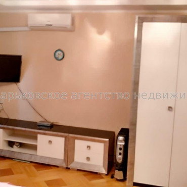 Продам квартиру, Деревянко ул. , 2 кім., 54 м², капитальный ремонт 