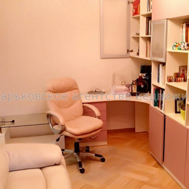 Продам квартиру, Деревянко ул. , 2 кім., 54 м², капитальный ремонт 