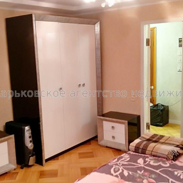 Продам квартиру, Деревянко ул. , 2 кім., 54 м², капитальный ремонт 