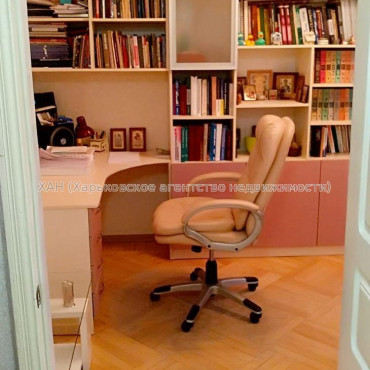 Продам квартиру, Деревянко ул. , 2 кім., 54 м², капитальный ремонт 