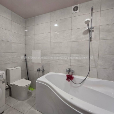 Продам квартиру, Деревянко ул. , 2 кім., 54 м², капитальный ремонт 