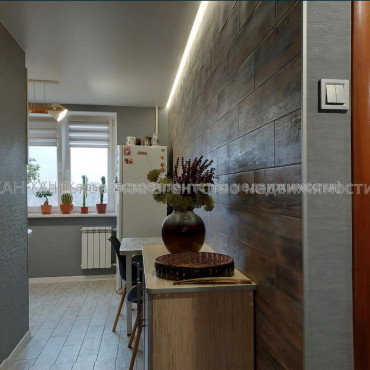 Здам квартиру, Свинаренко Петра ул. , 2 кім., 62 м², косметический ремонт 