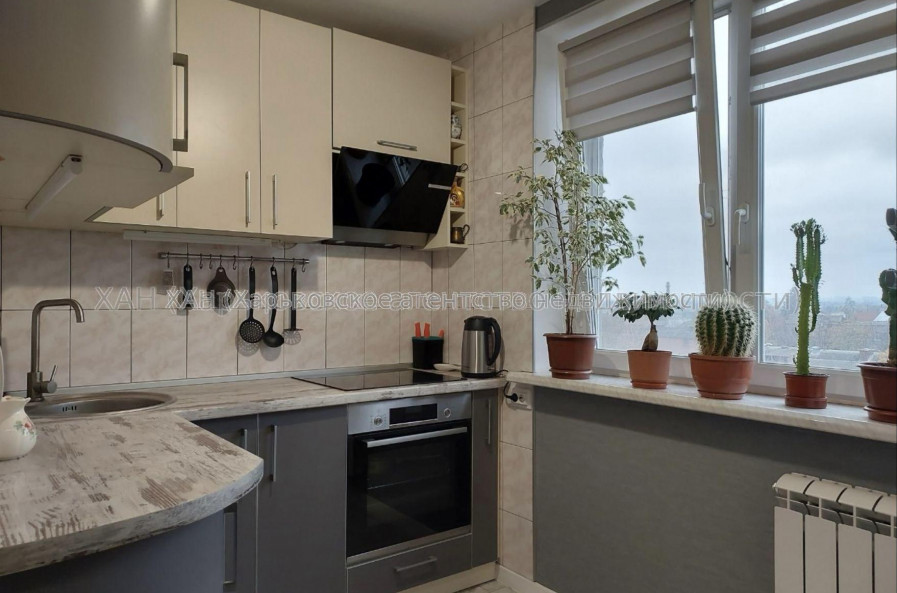 Здам квартиру, Свинаренко Петра ул. , 2 кім., 62 м², косметический ремонт 