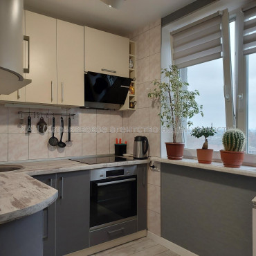 Сдам квартиру, Свинаренко Петра ул. , 2  ком., 62 м², косметический ремонт 