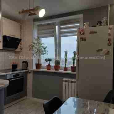 Сдам квартиру, Свинаренко Петра ул. , 2  ком., 62 м², косметический ремонт 