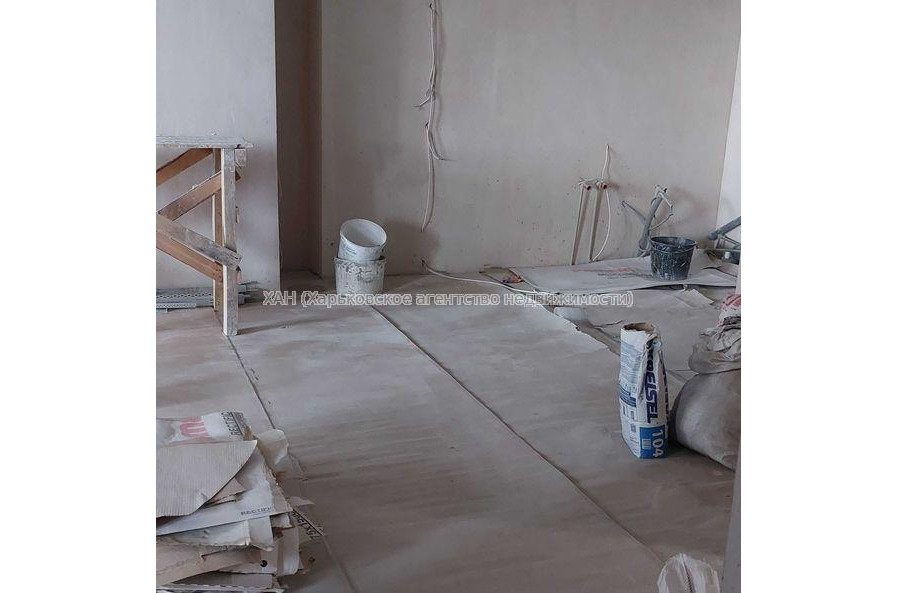 Продам квартиру, Науки просп. , 3 кім., 97 м², частичный ремонт 